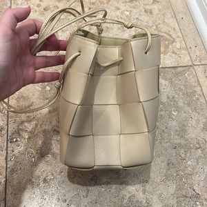 Bottega veneta cassette small intercciato leather bucket bag